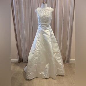 Vintage White Pearl and Lace Wedding Dress